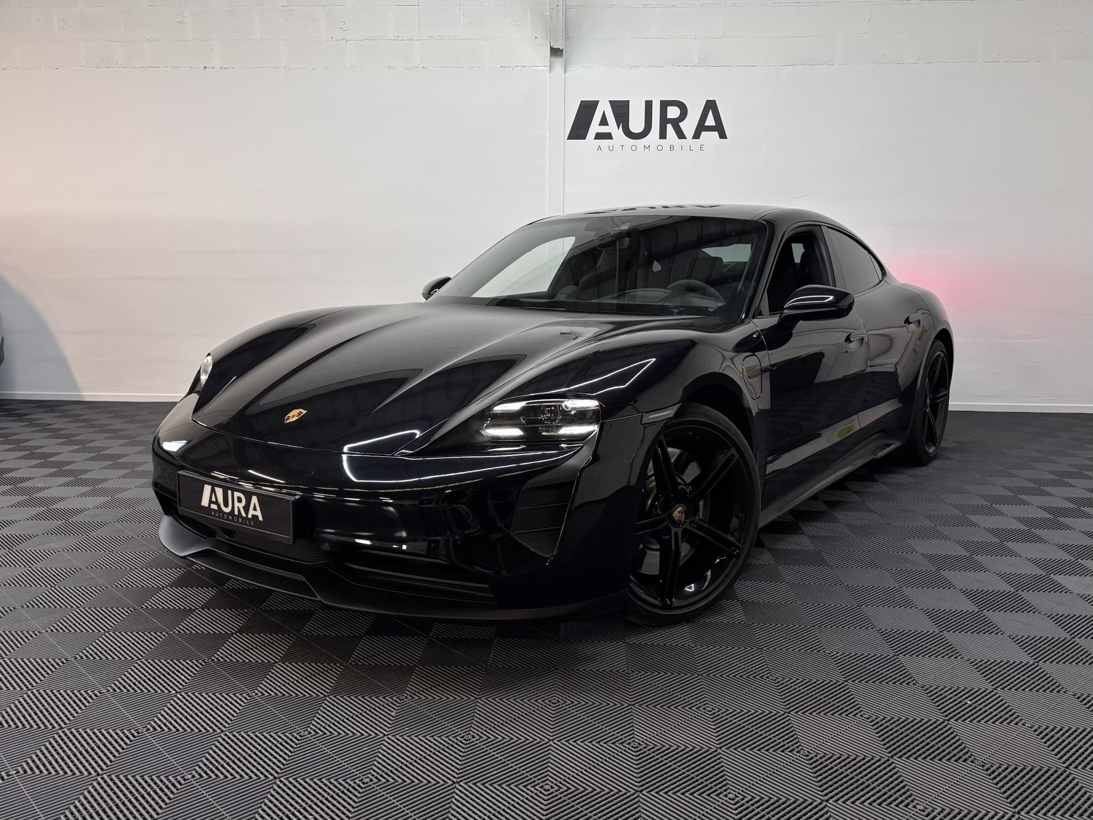 PORSCHE TAYCAN TURBO 2021 disponible chez Aura Automobile à Brunoy